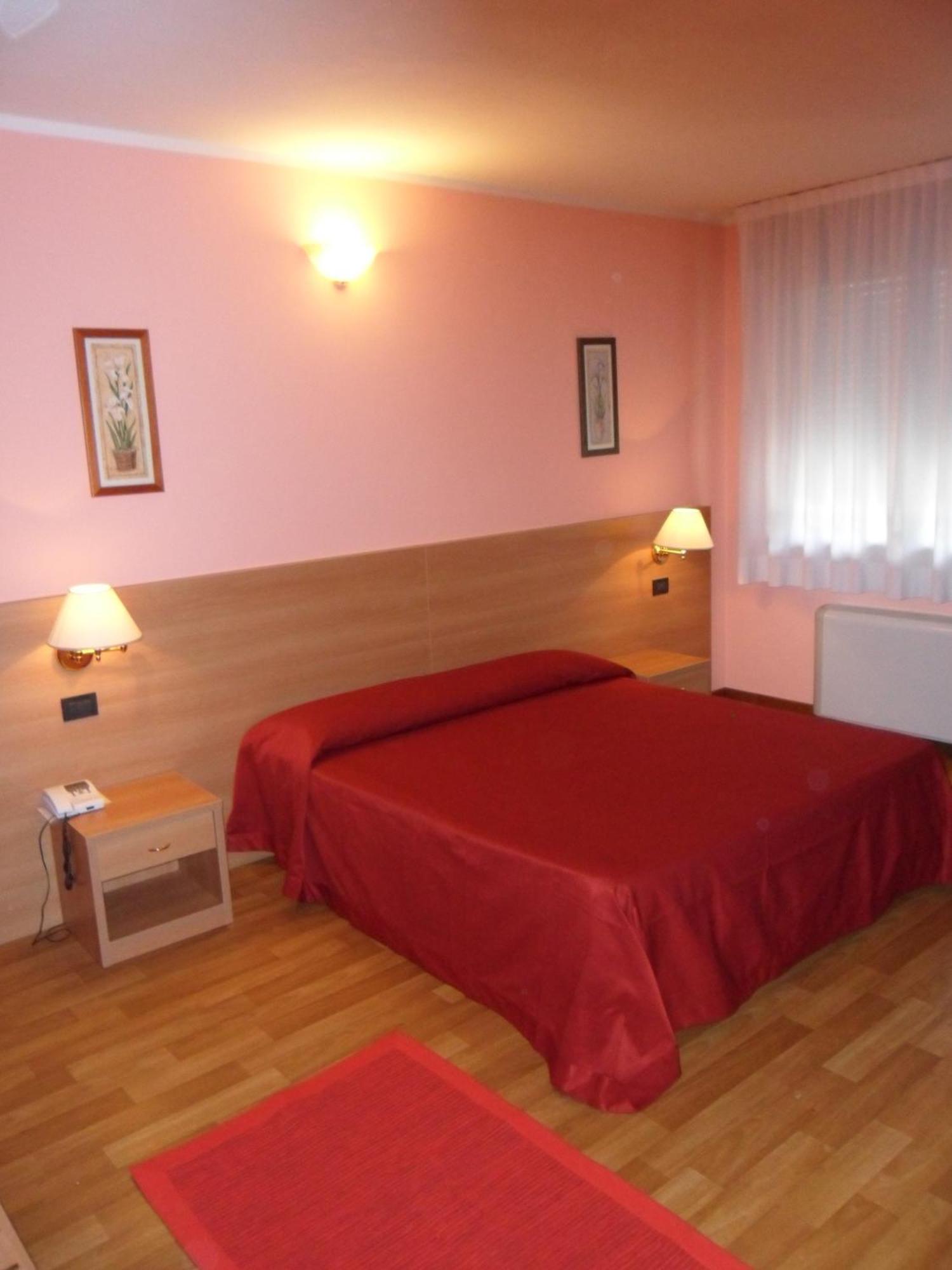 Hotel Ristorante Al Bassanello Bassano del Grappa Luaran gambar