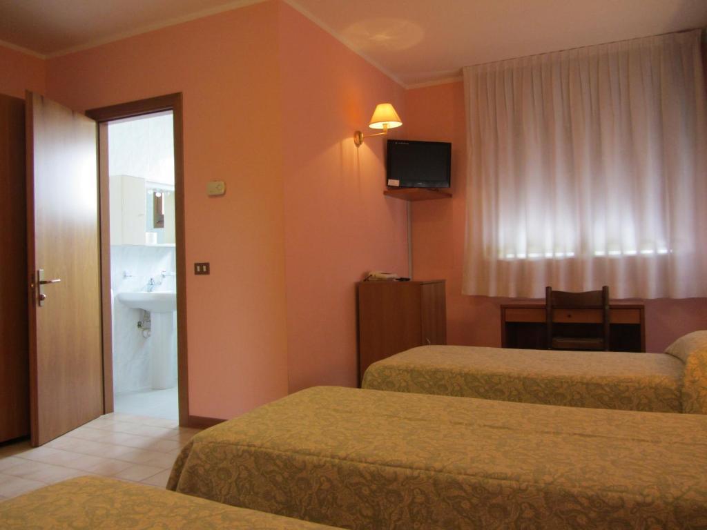 Hotel Ristorante Al Bassanello Bassano del Grappa Luaran gambar