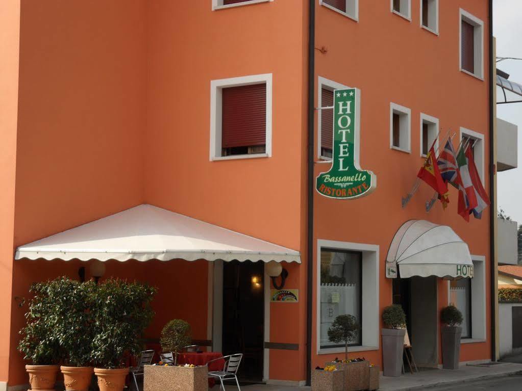 Hotel Ristorante Al Bassanello Bassano del Grappa Luaran gambar