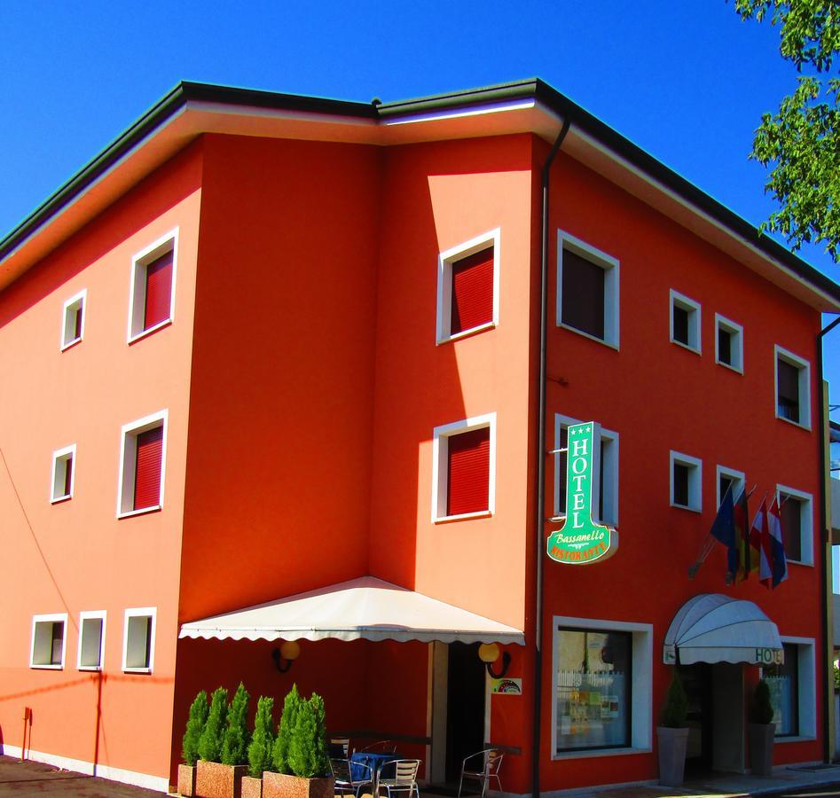 Hotel Ristorante Al Bassanello Bassano del Grappa Luaran gambar